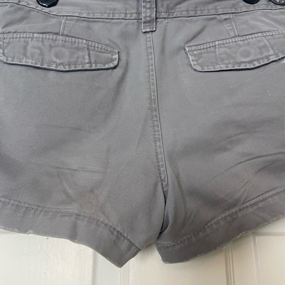 Old Navy grey distressed chino shorts Sz.4 - Picture 6 of 7